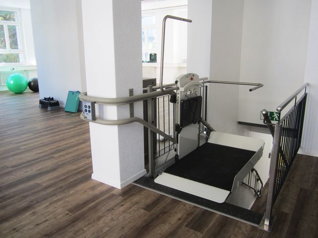 Hydraulic Wheelchair Lift